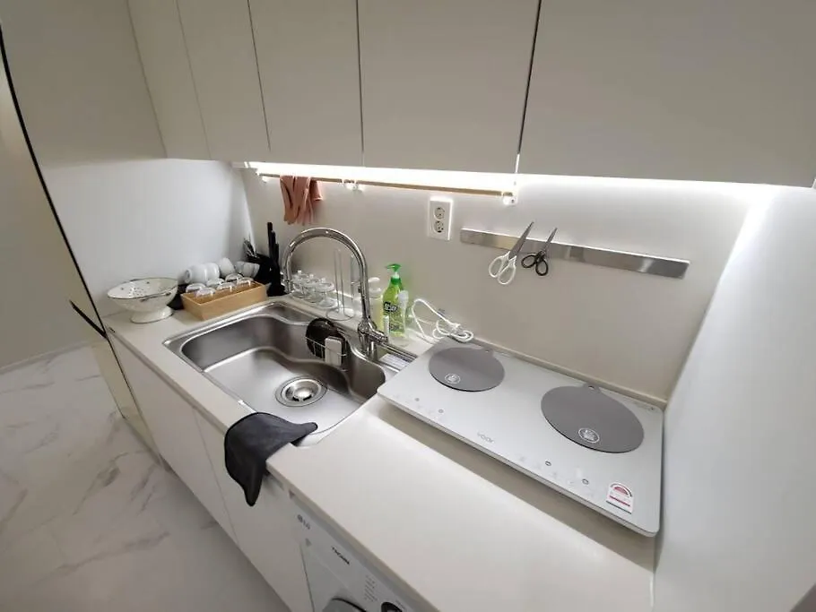 Ferienwohnung Bridgestar001 Gangnam Sinsa Station Garosugil 6 Guests Seoul Apartment
